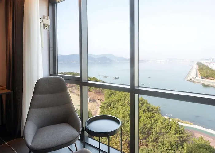 Hotel Brown-dot Shinho
