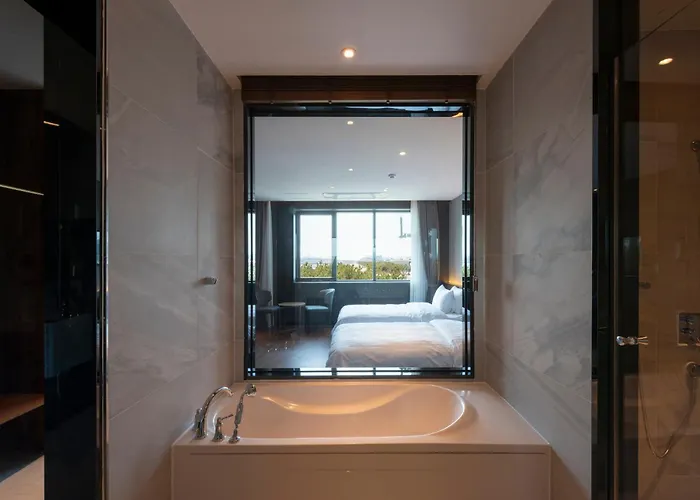 Brown-dot Shinho Hotel