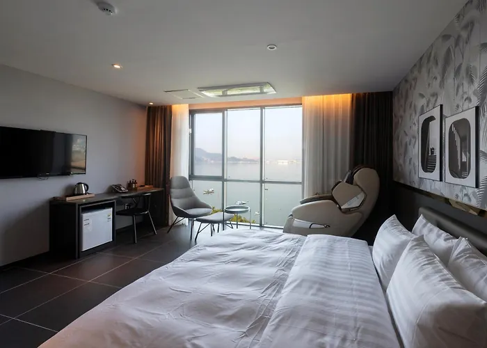 Brown-dot Shinho Hotel 3*