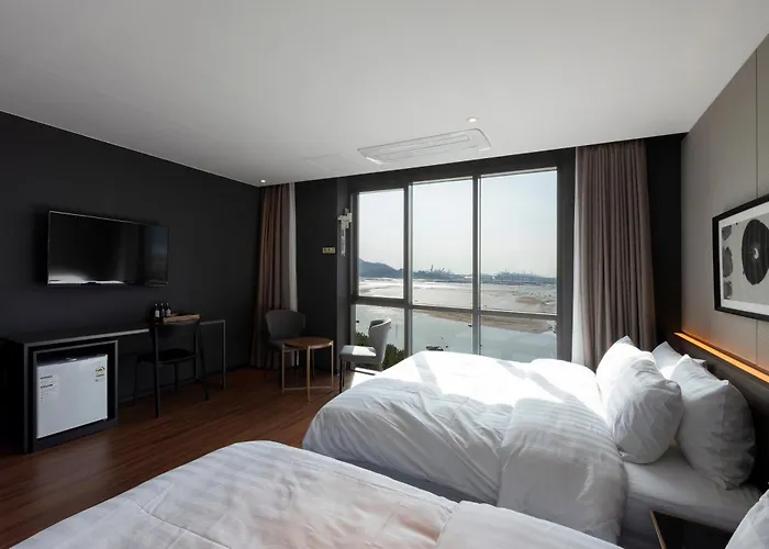 Hotel Brown-dot Shinho