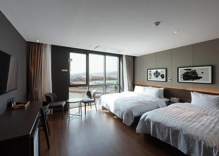 Hotel Brown-dot Shinho 3*