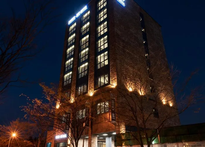 Brown-dot Shinho Hotel 3*