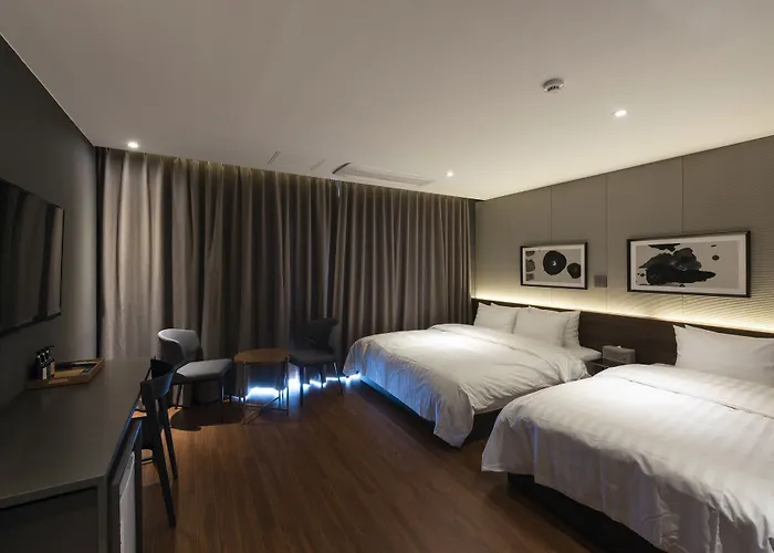 Brown-dot Shinho Hotel 3*
